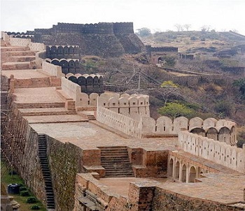 kumbhlagadh fort wall in hindi